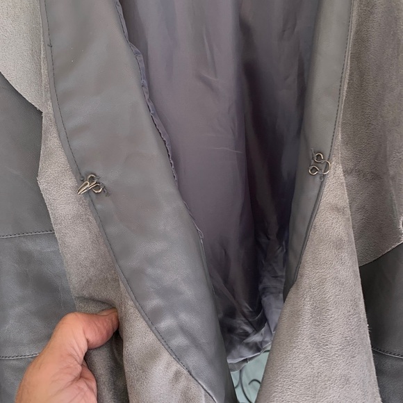 NEW LAL Gray Leather Jacket Size Large Vegan Cropped Deep V Neck Ruffled Lapel - Picture 6 of 7